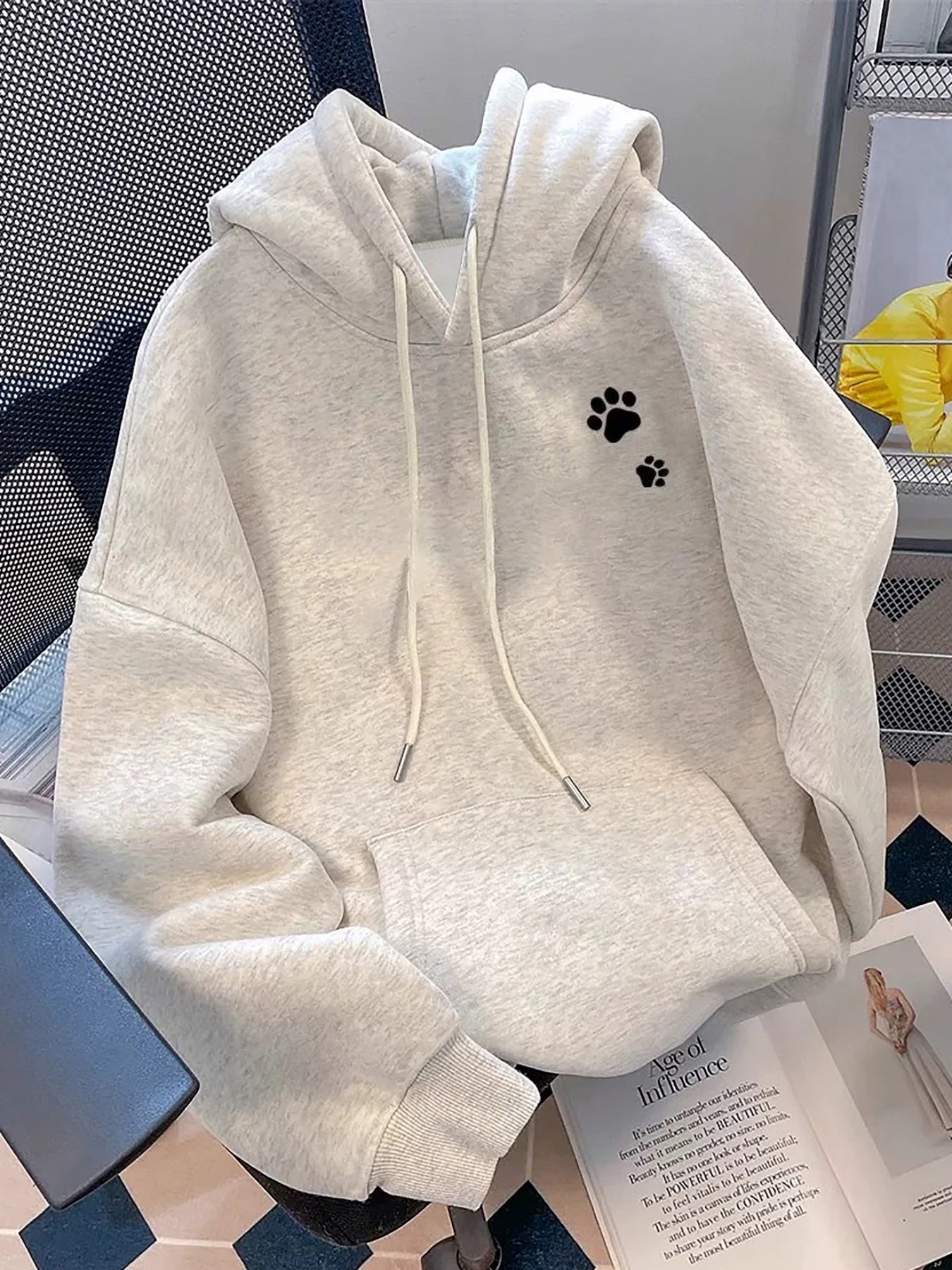Sweat à Capuche Gris Clair avec Motif Chat Noir