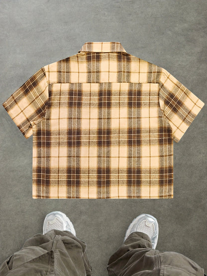 Herren-Kurzarmhemd im lässigen urbanen Karo-Stil, trendig  