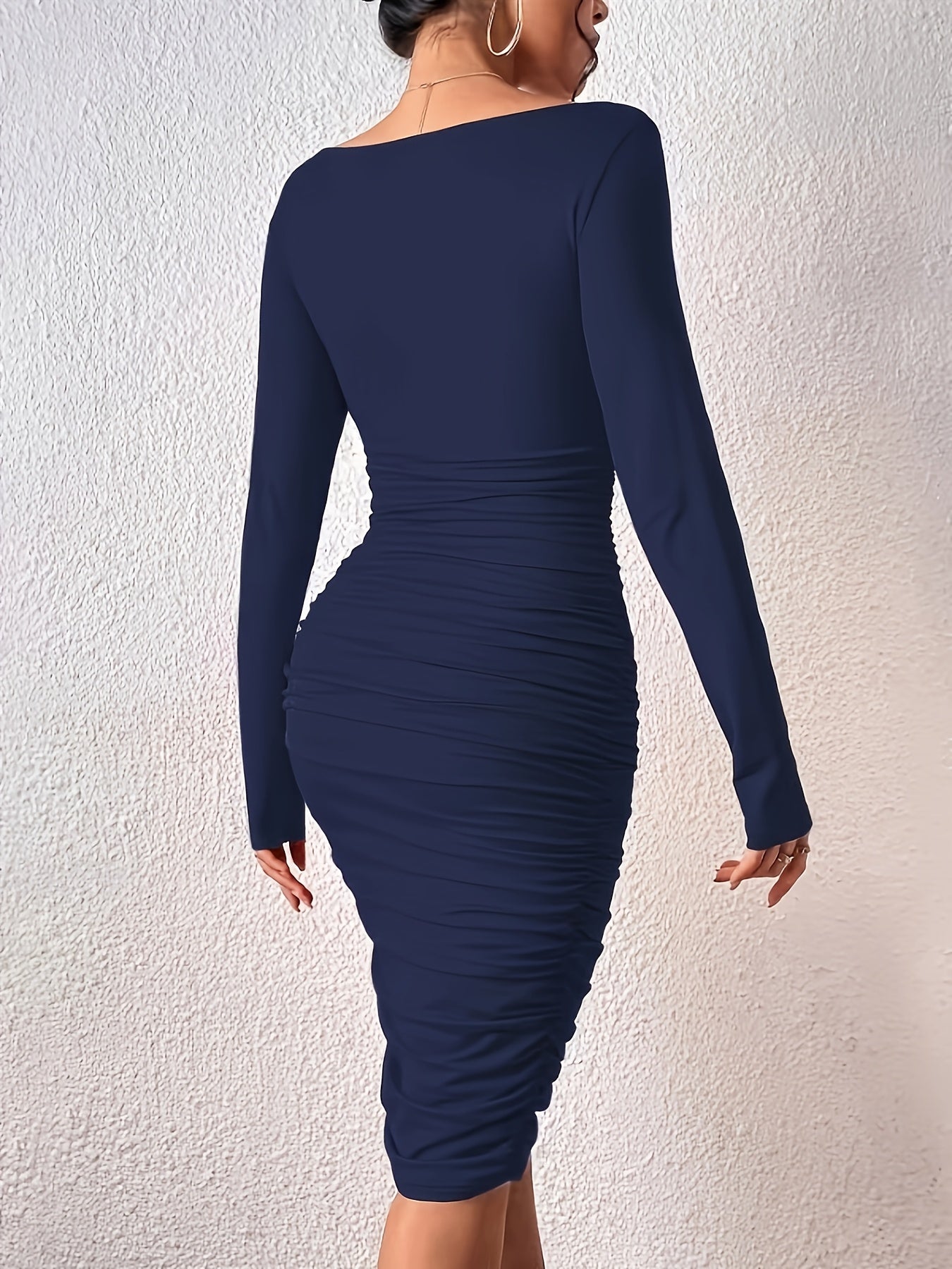 Abito aderente elegante a maniche lunghe con scollo a V per donna, serate e cocktail