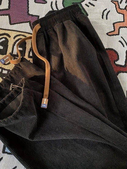 Herrenhose im modernen Stil mit Falten und verstellbarem Kordelzug für Entspannung und Stadt  