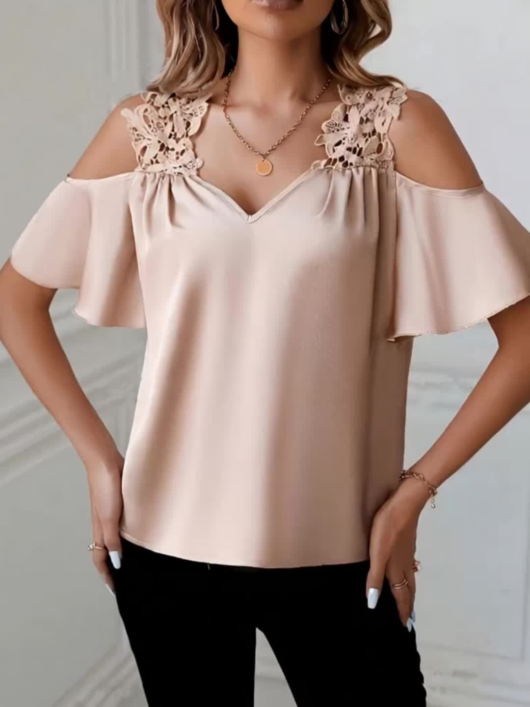 Chique damesblouse met blote schouders en elegante kantdetails
