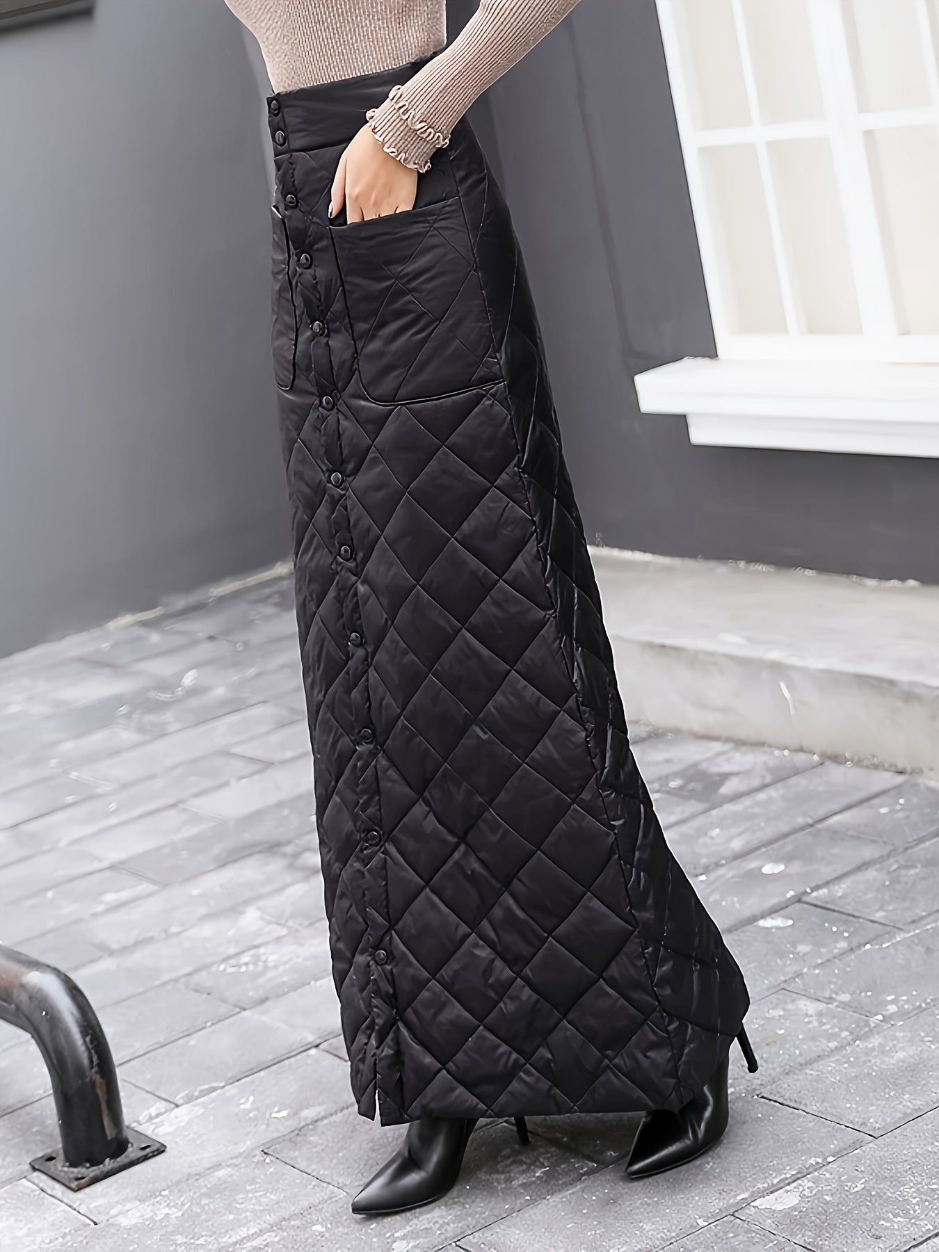Jupe longue matelassée noire boutonnée taille haute pour femme