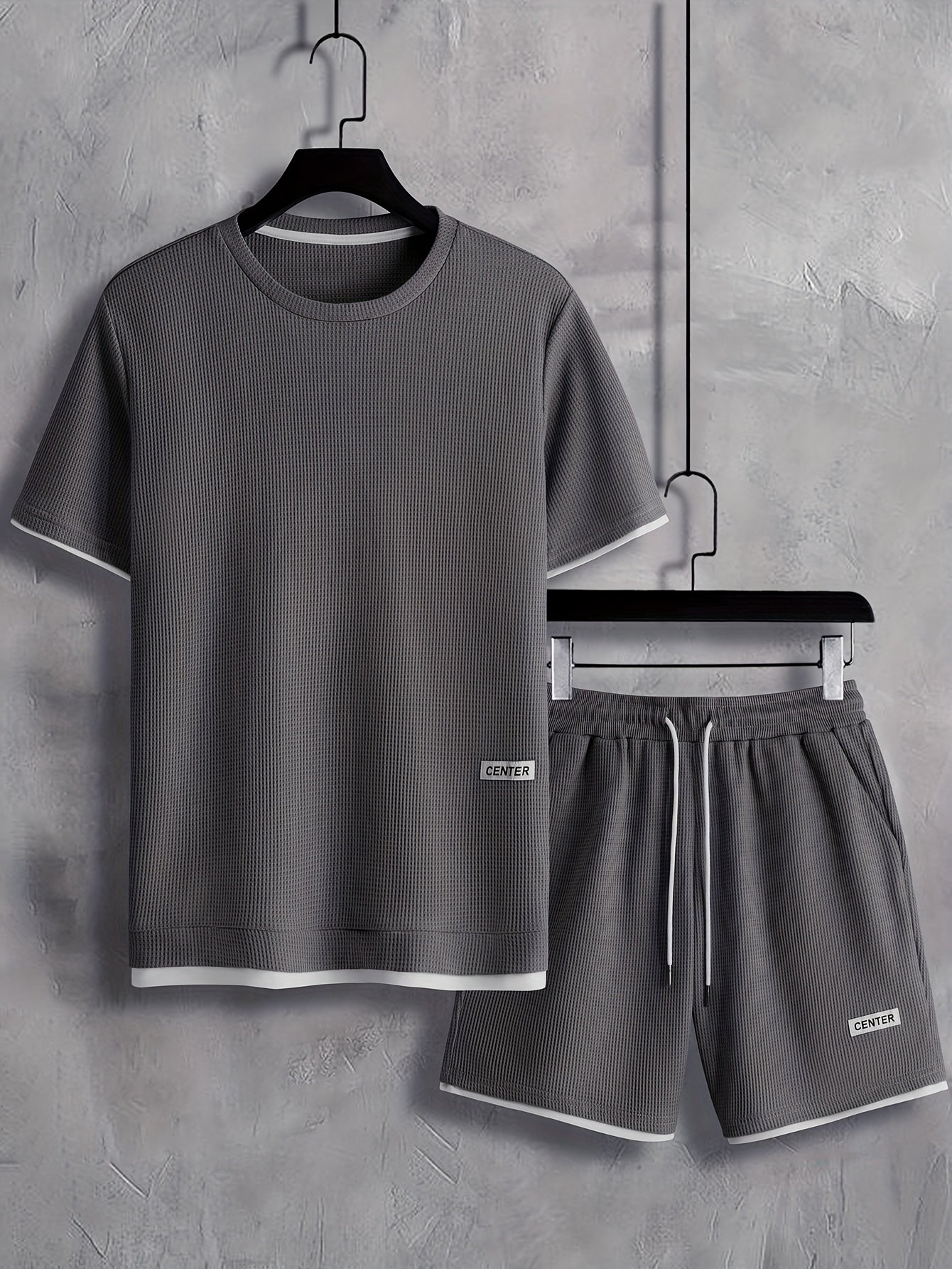 Lässiges Sommeroutfit Herren – T-Shirt und Shorts moderner Stil für Freizeit und Alltag