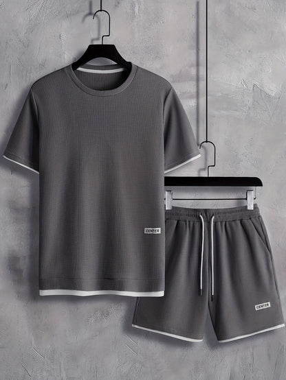 Lässiges Sommeroutfit Herren – T-Shirt und Shorts moderner Stil für Freizeit und Alltag