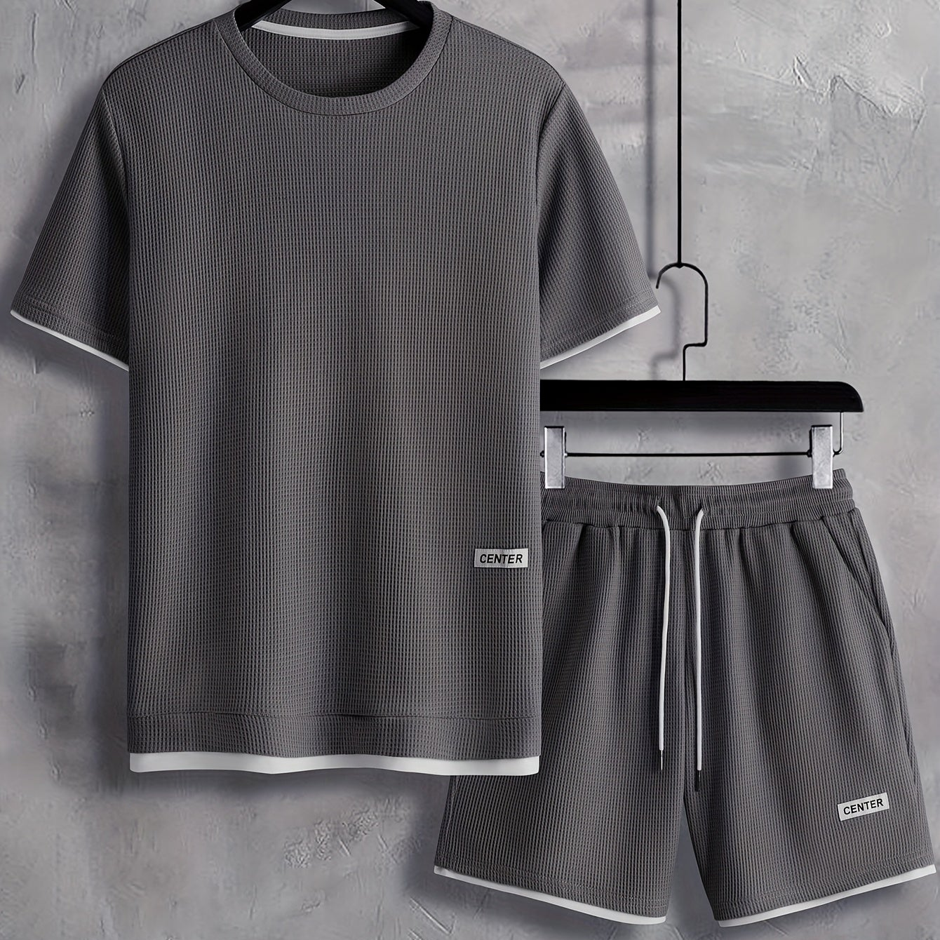 Lässiges Sommeroutfit Herren – T-Shirt und Shorts moderner Stil für Freizeit und Alltag