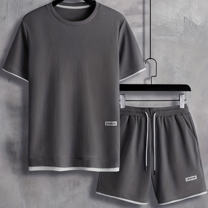 Lässiges Sommeroutfit Herren – T-Shirt und Shorts moderner Stil für Freizeit und Alltag