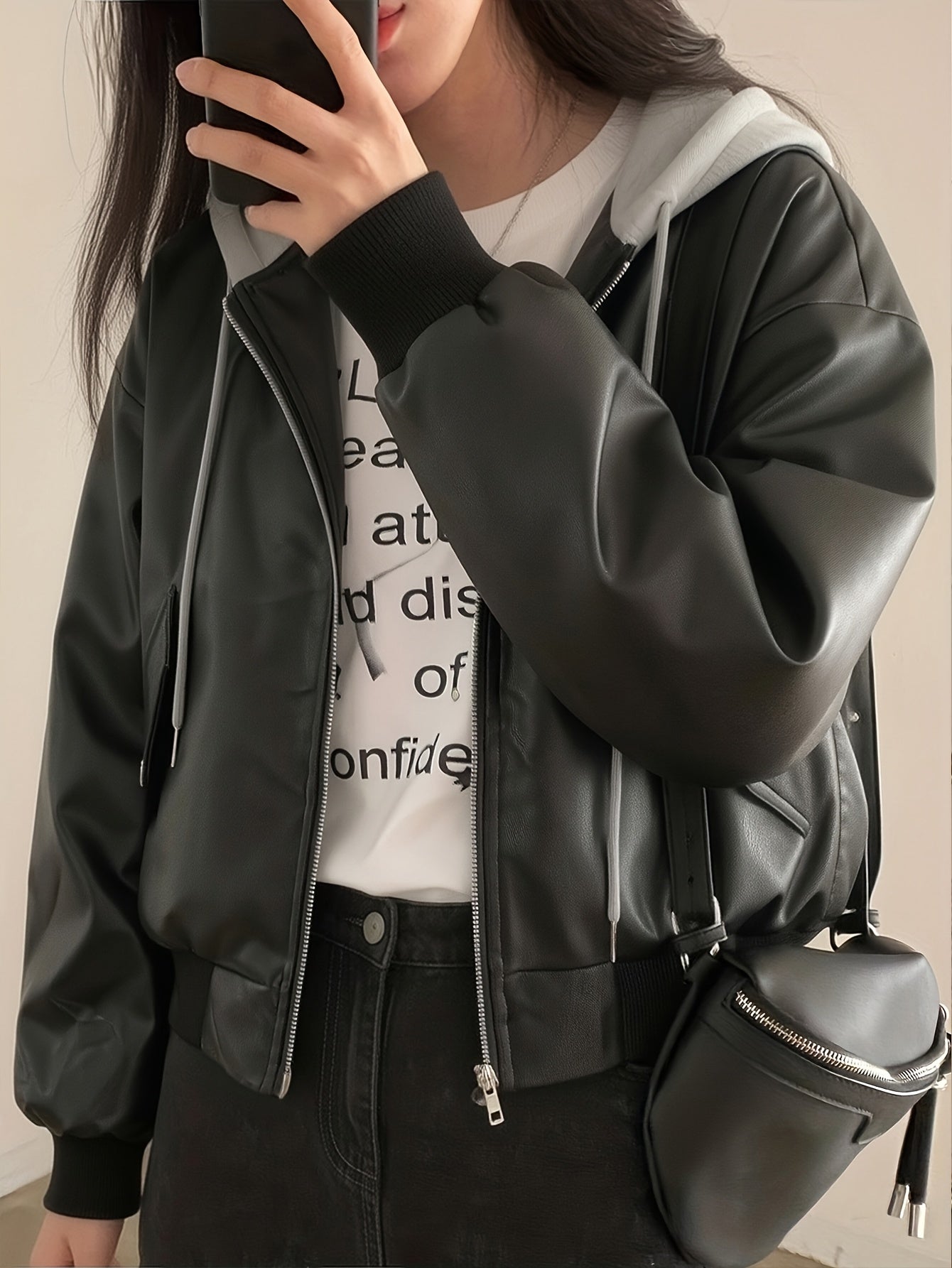 Blouson Bomber Femme Noir avec Capuche Grise Amovible Style Sport Chic