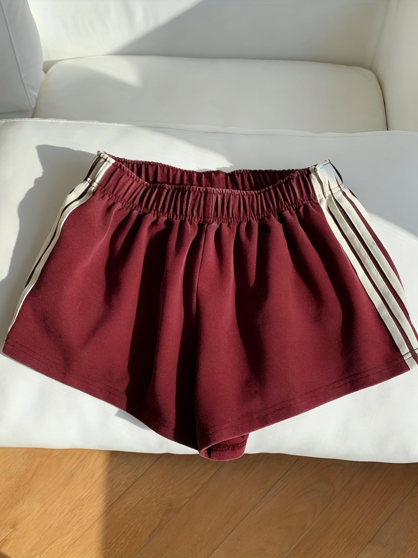 Shorts de sport femme à bandes latérales style décontracté pour running et loisirs