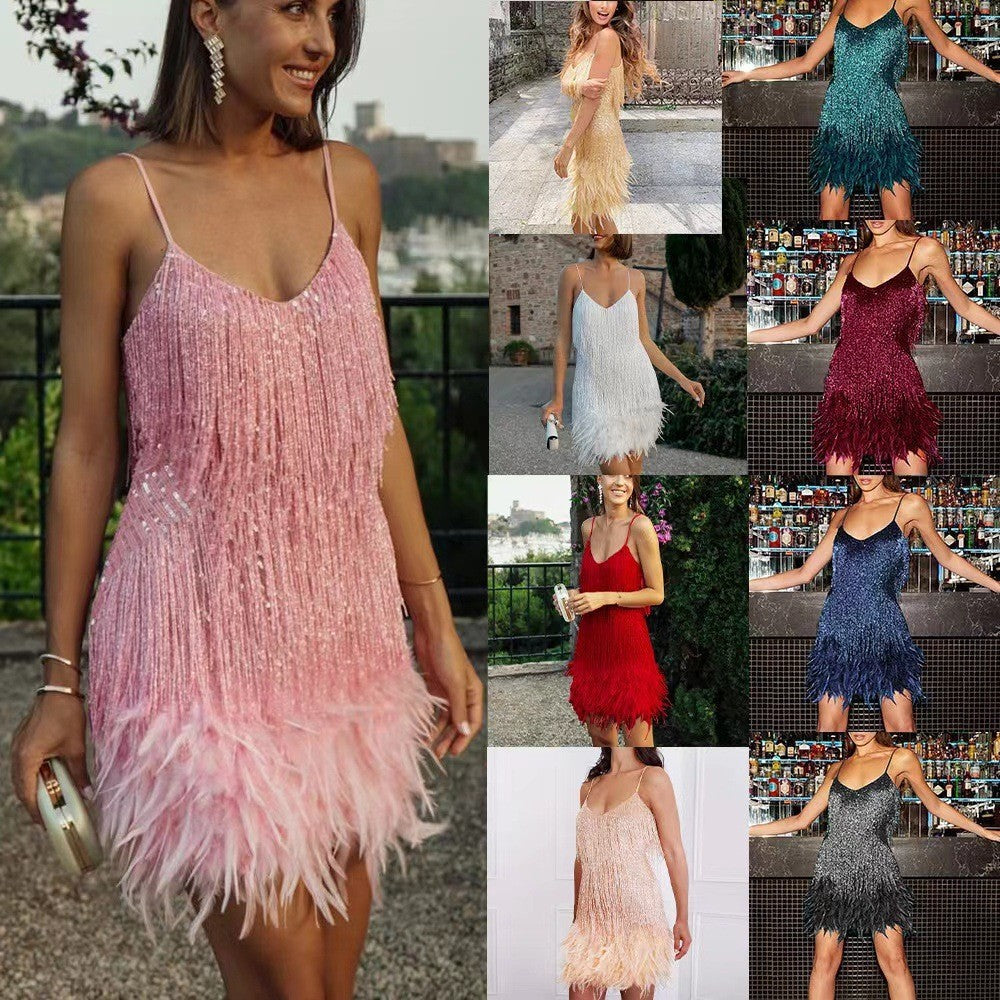 Pamela – Robe à Bretelles en V avec Couture en Plumes