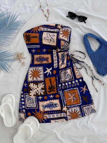 Kurzes trägerloses Damenkleid im Küstenstil mit tropischem Muster – ideal für Urlaub und Strand