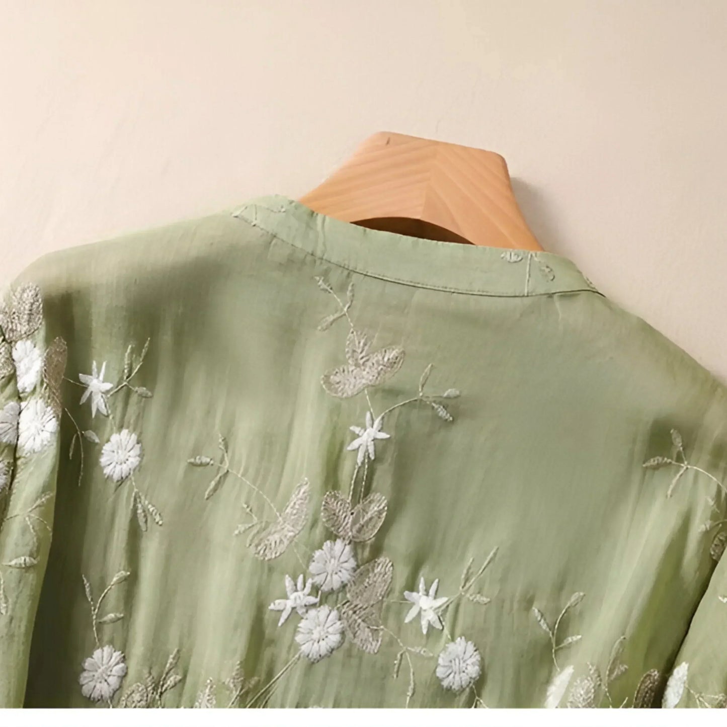 Blusa amplia con bordados florales para mujer, estilo elegante y versátil
