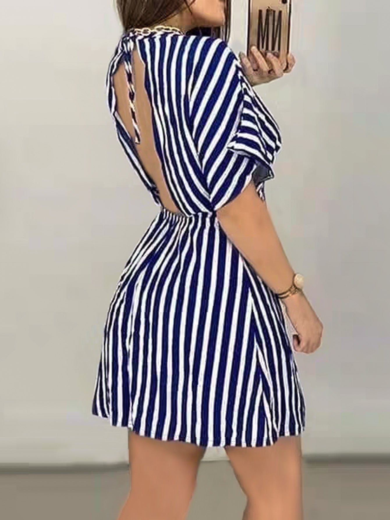 Kort kjole til kvinder med striber, sexet stil og åben ryg til forår og sommer