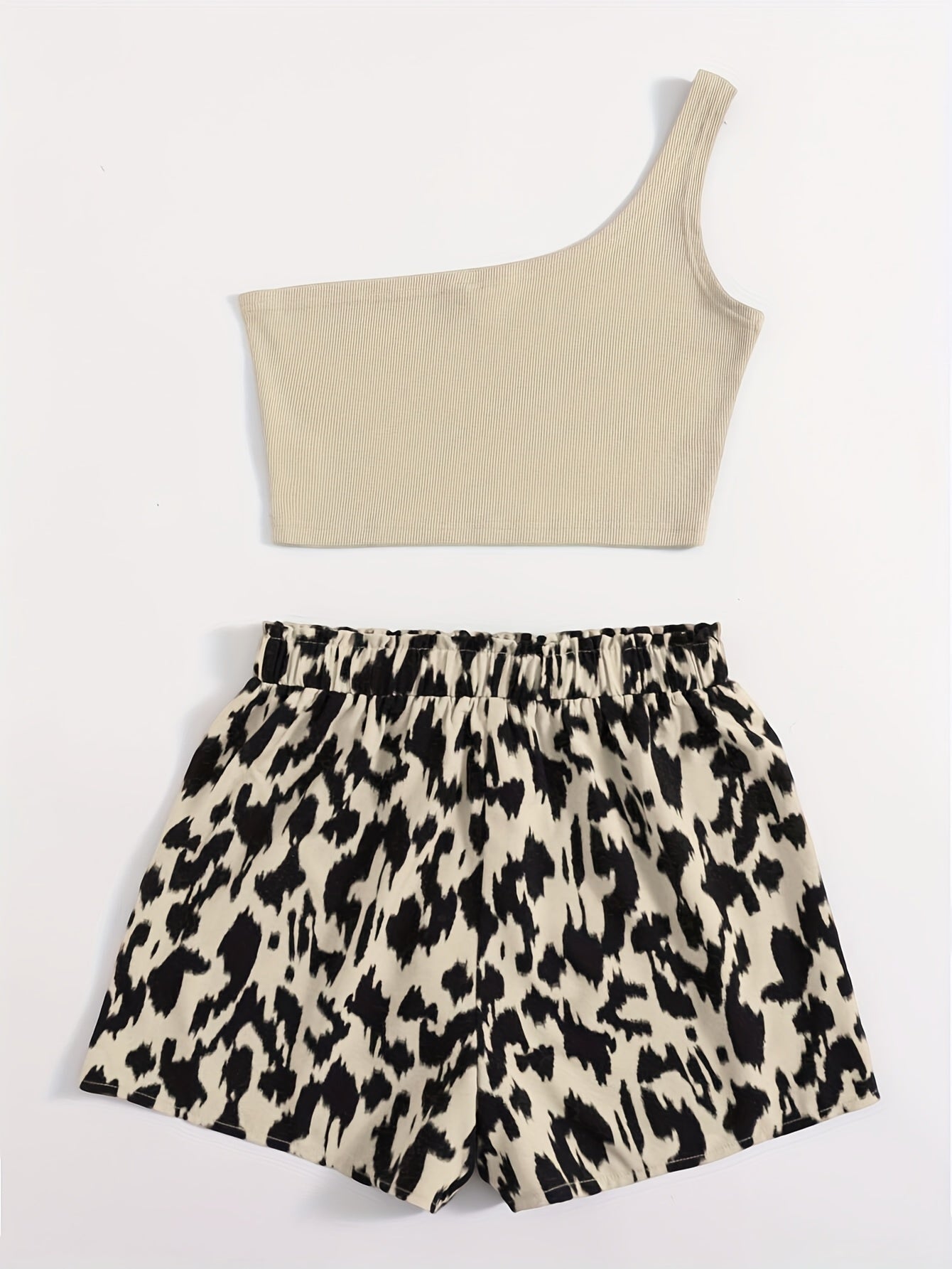 Ensemble femme élégant tendance – Top asymétrique et short imprimé léopard, style estival