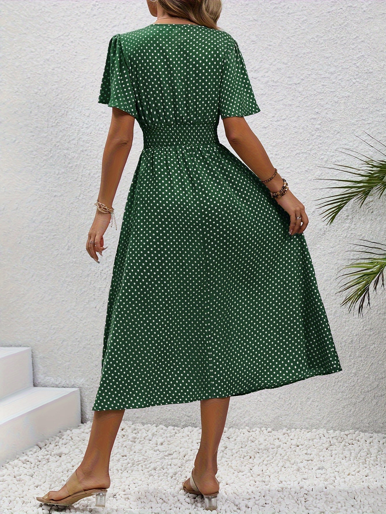 Elegancka sukienka damska w groszki, styl casual na wiosnę/lato