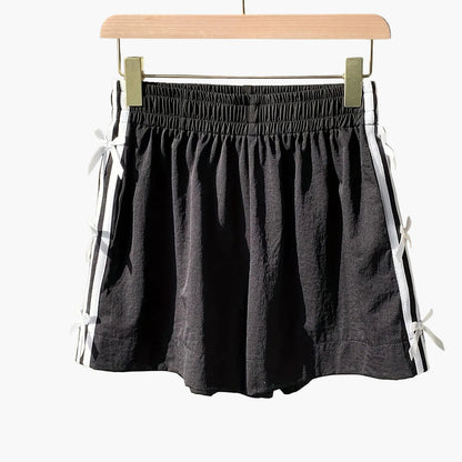Short décontracté femme style vacances avec nœuds latéraux et bandes sportives