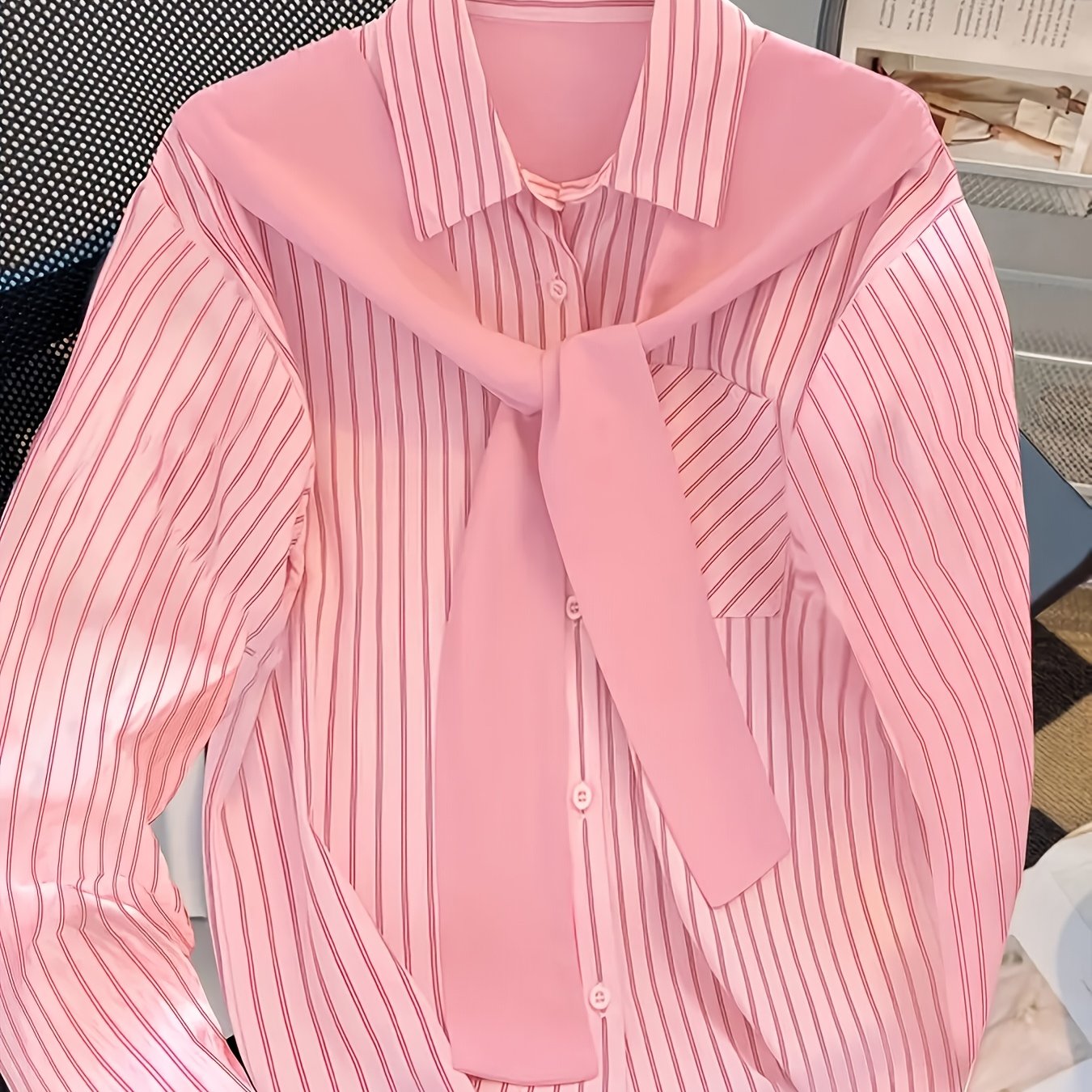 Chemise rayée femme à manches longues avec fausse écharpe nouée devant