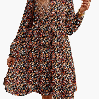 Sukienka damska w kwiatowe wzory, elegancki styl boho, idealna na wiosnę i lato