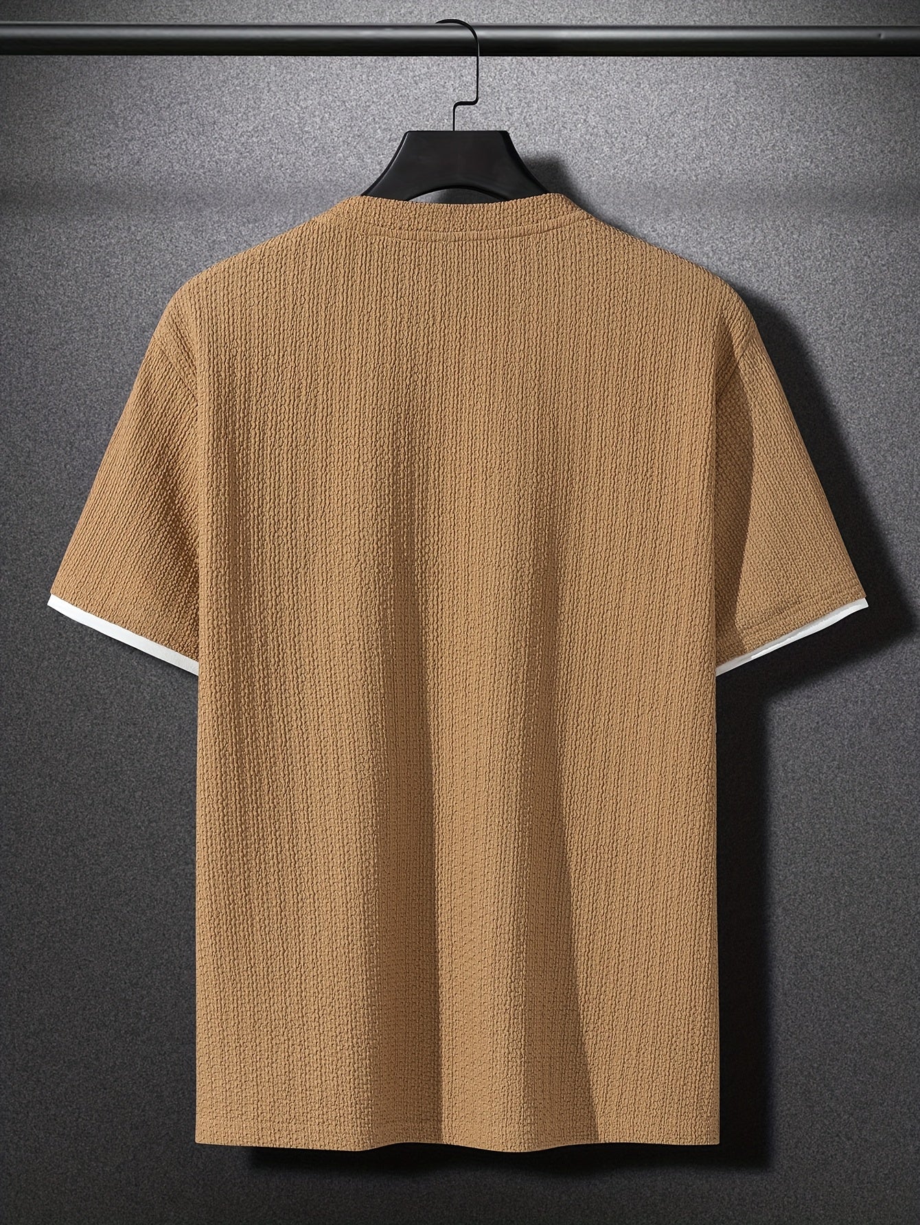 Legeres Herren-T-Shirt mit kurzen Ärmeln, modernem Stil, Rundhalsausschnitt und geprägter Textur