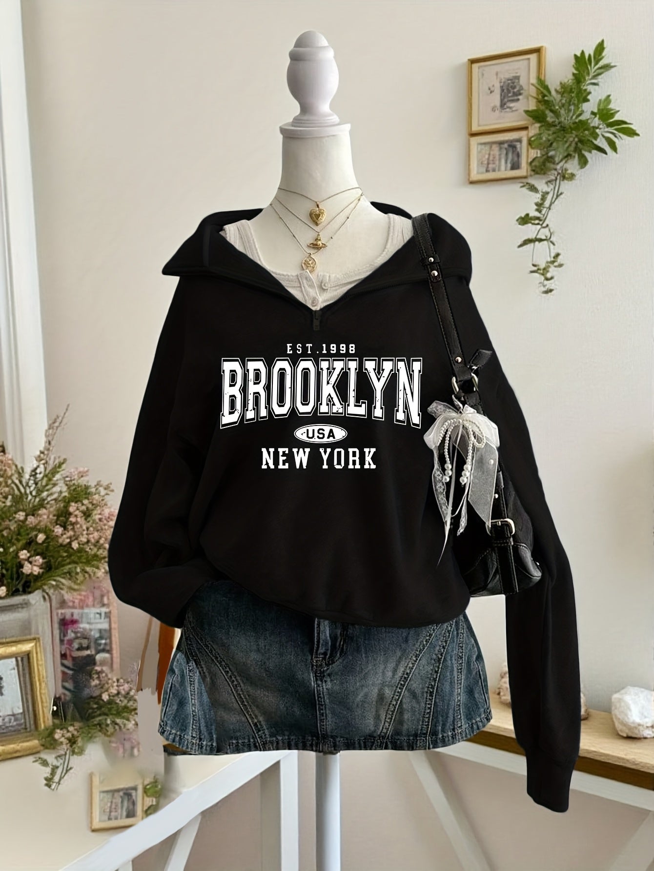 Sweat-shirt col zippé brodé Brooklyn à manches longues pour femme