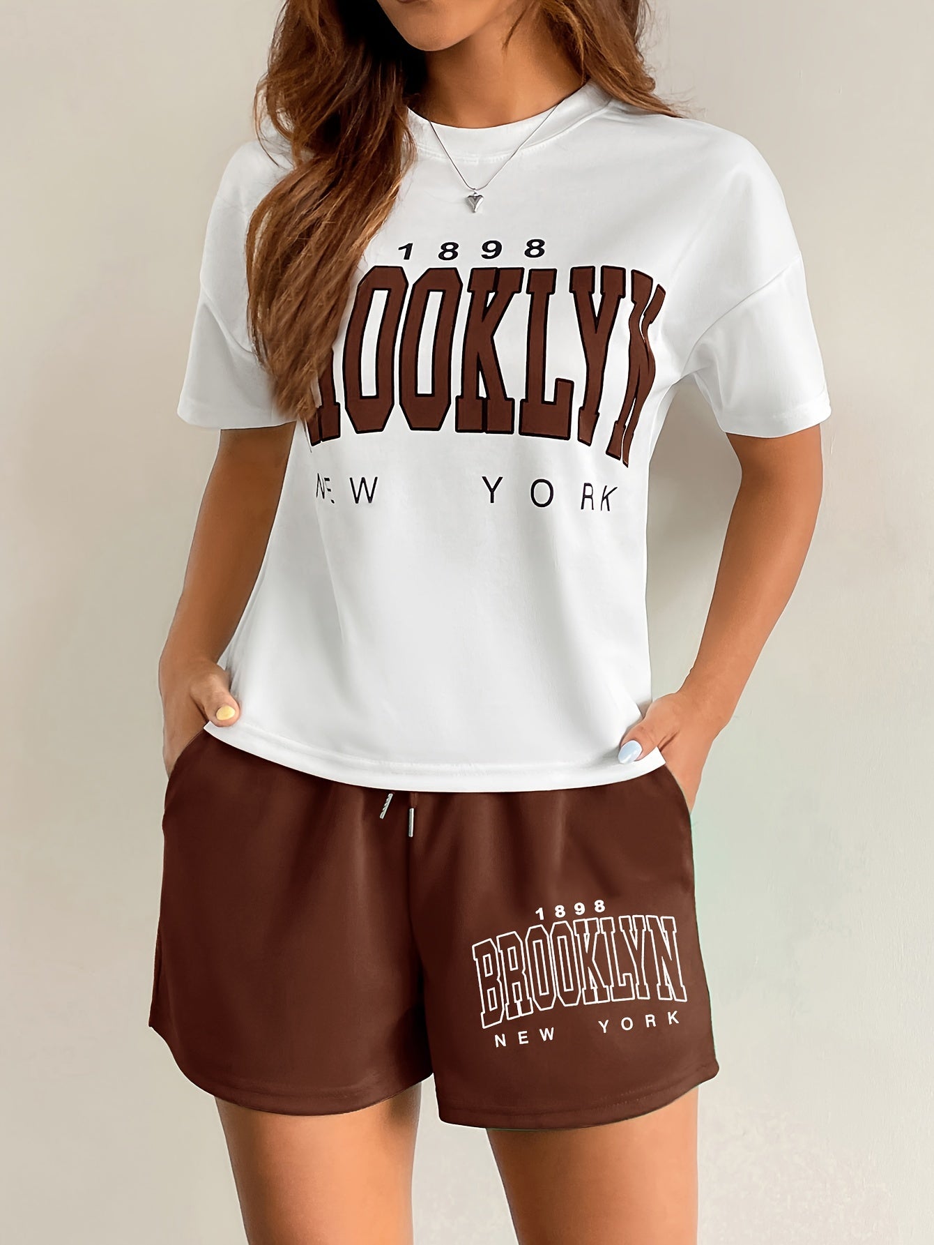 Conjunto casual para mujer estilo universitario con camiseta y pantalones cortos estampados Brooklyn Nueva York