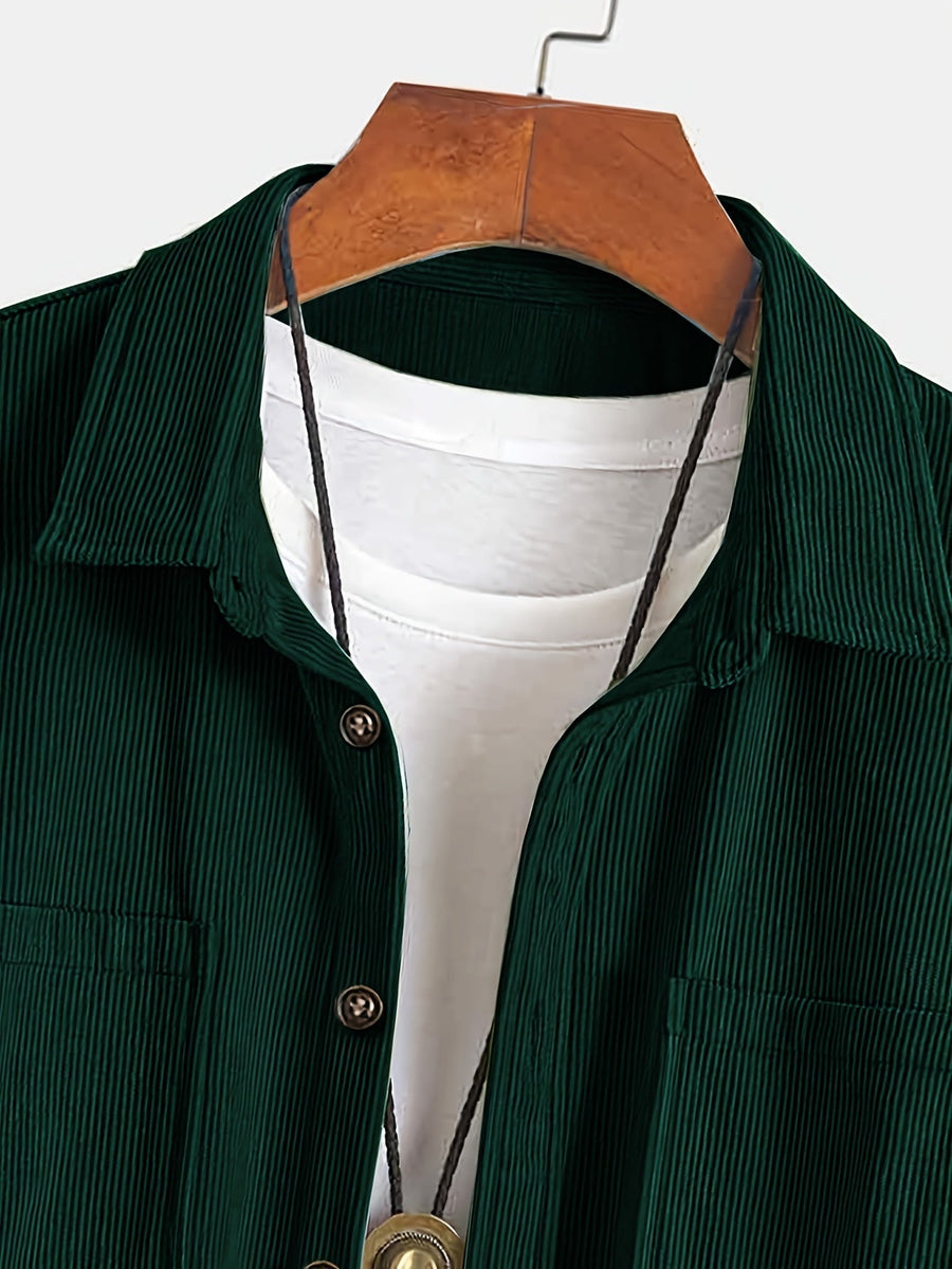 Herrenhemd im Overshirt-Stil aus geripptem Stoff mit Knöpfen und Brusttaschen