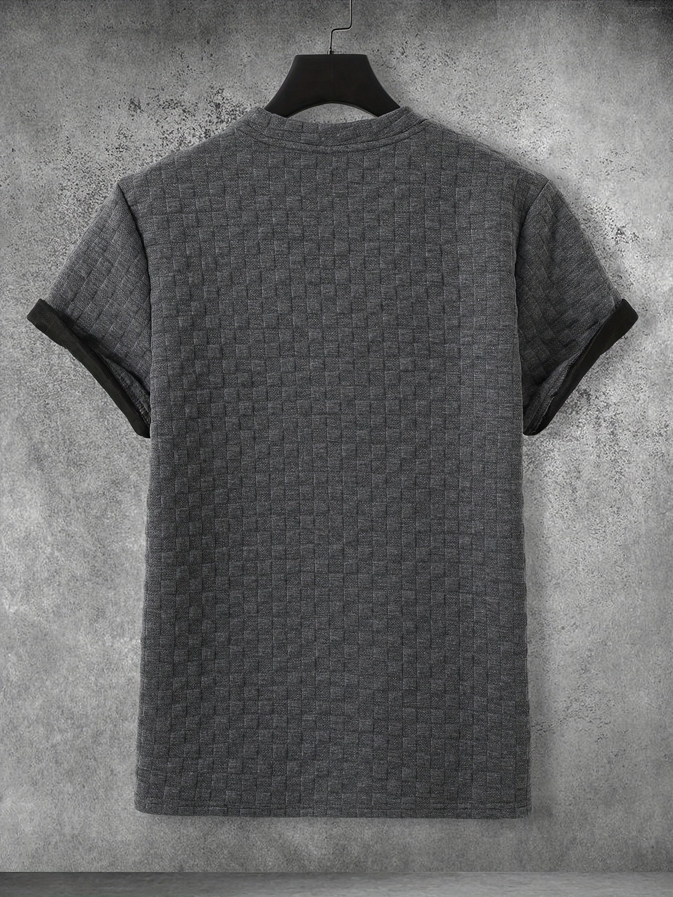 Camiseta hombre manga corta estilo urbano con estampado gofrado moderno