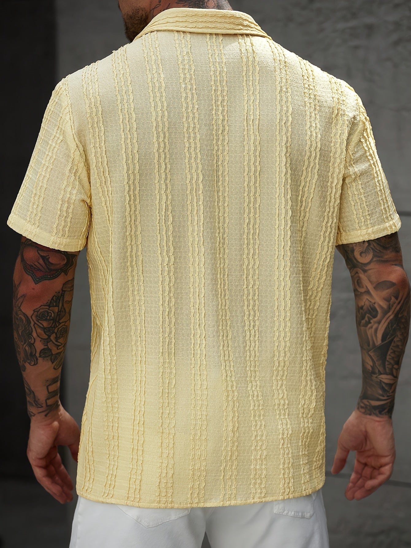Chemise décontractée à rayures ondulées pour homme – Style estival tendance, idéale pour les sorties et les week-ends
