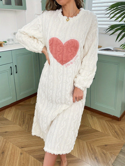 Robe de Nuit Chaude Femme Douce Blanc Cassé avec Cœur Rose et Inscription