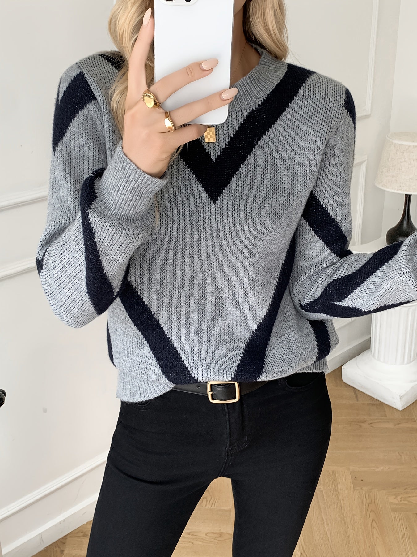 Pull Femme Col Rond Motifs Chevrons Gris et Noir Tricot Doux Manches Longues