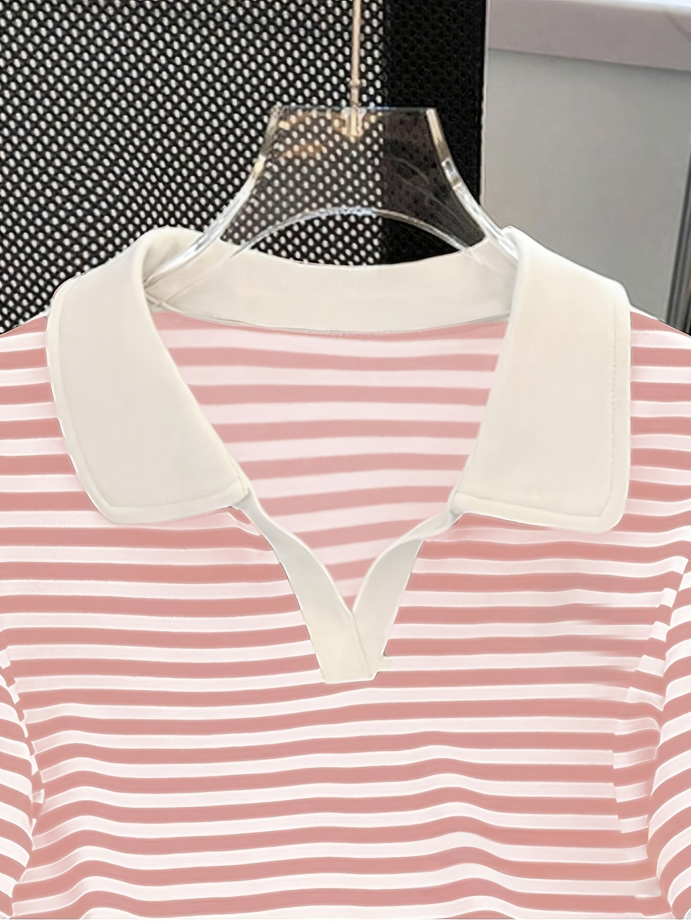 Polo a maniche corte stile preppy da donna – Eleganza casual e fascino senza tempo