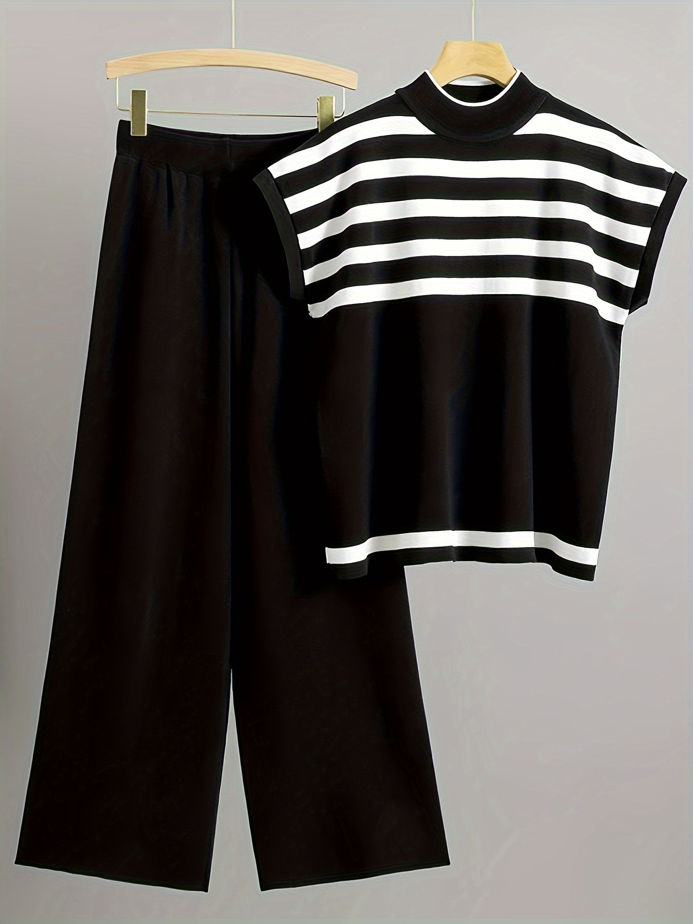 Elegant damesensemble in marinière stijl, casual chic voor lente/zomer