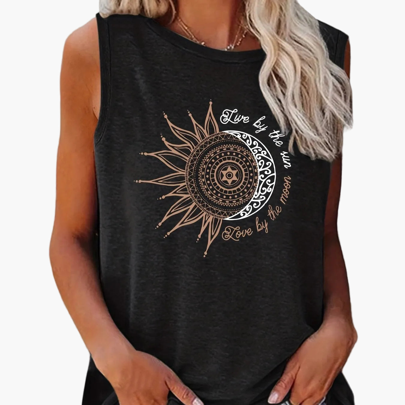 Dame top i boheme-stil med grafisk sol og måne, afslappet sommer, ung trend