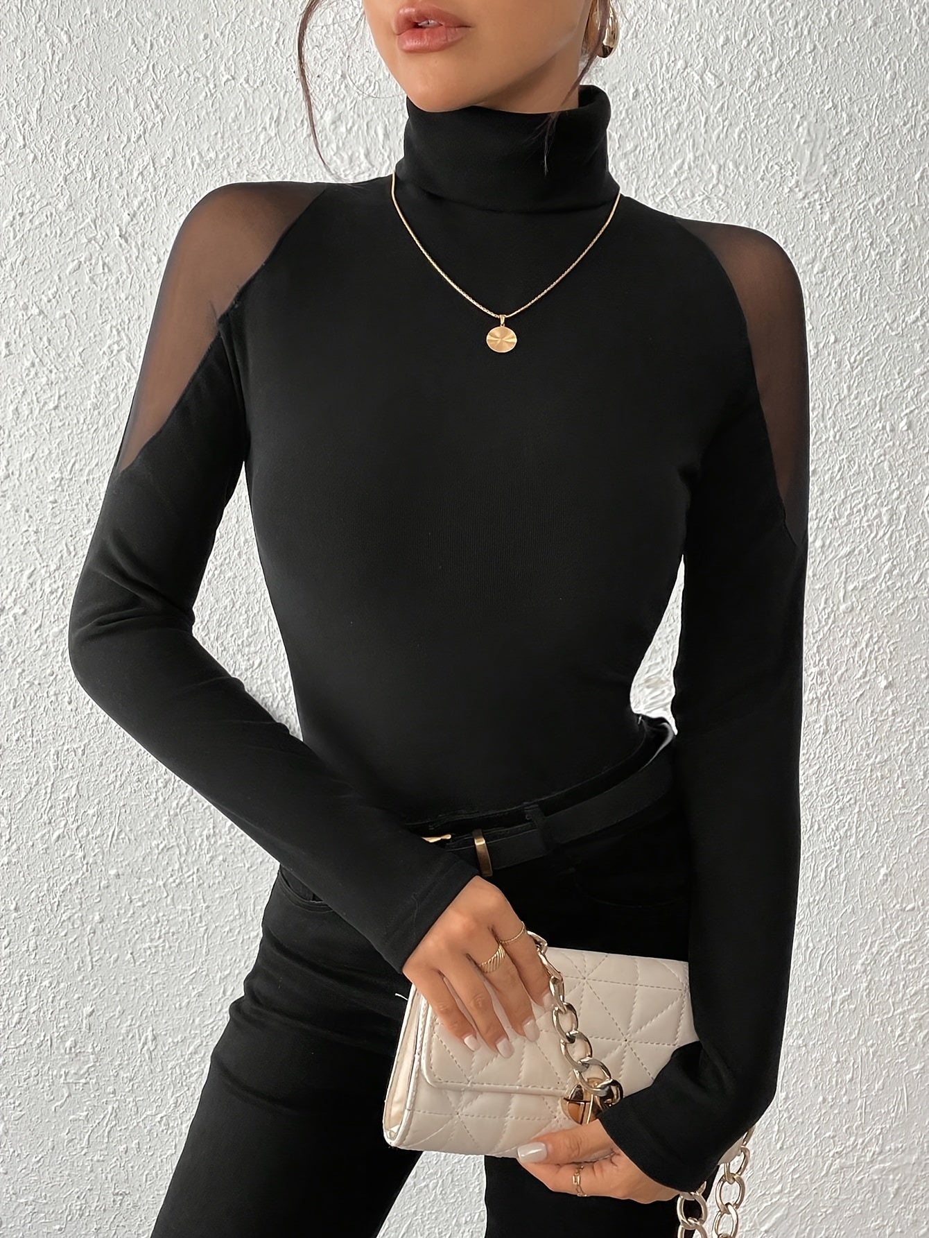 Haut moulant femme col roulé noir manches longues transparentes épaules