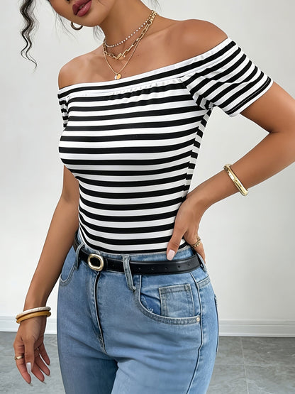 Damentop mit schulterfreiem Bardot-Ausschnitt und Streifen – elegant und modern für lässige oder schicke Looks  
