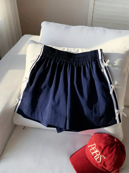 Short décontracté femme style vacances avec nœuds latéraux et bandes sportives