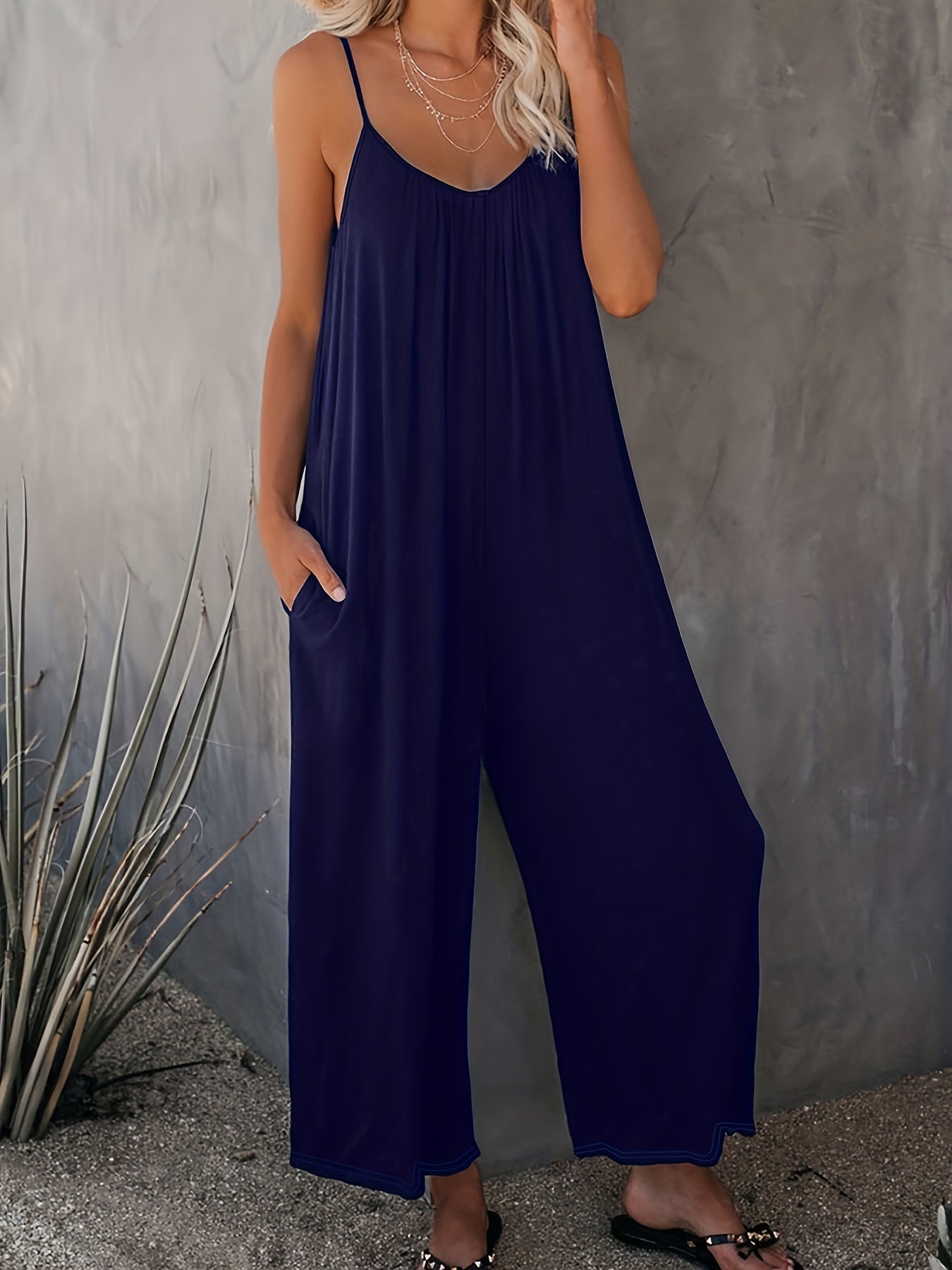 Mono holgado casual para mujer estilo verano con tirantes finos y bolsillos – Look chic y cómodo para vacaciones o ciudad