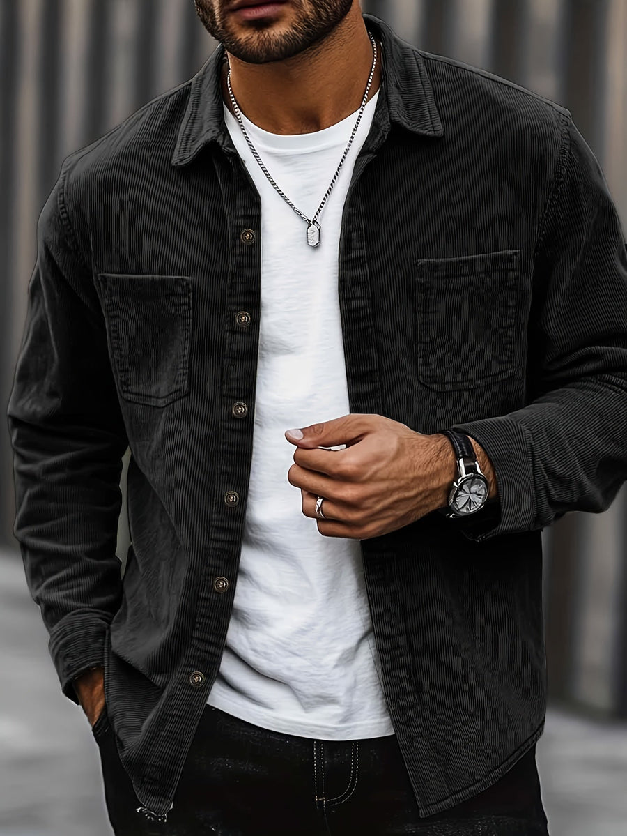 Herrenhemd im Overshirt-Stil aus geripptem Stoff mit Knöpfen und Brusttaschen