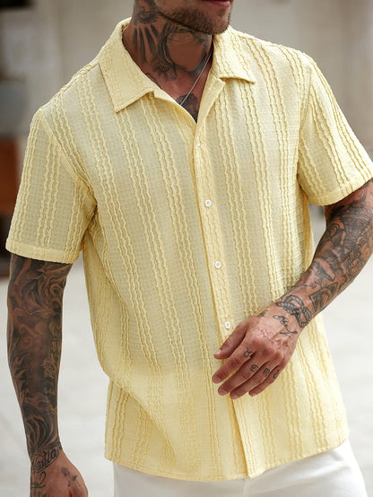 Chemise décontractée à rayures ondulées pour homme – Style estival tendance, idéale pour les sorties et les week-ends