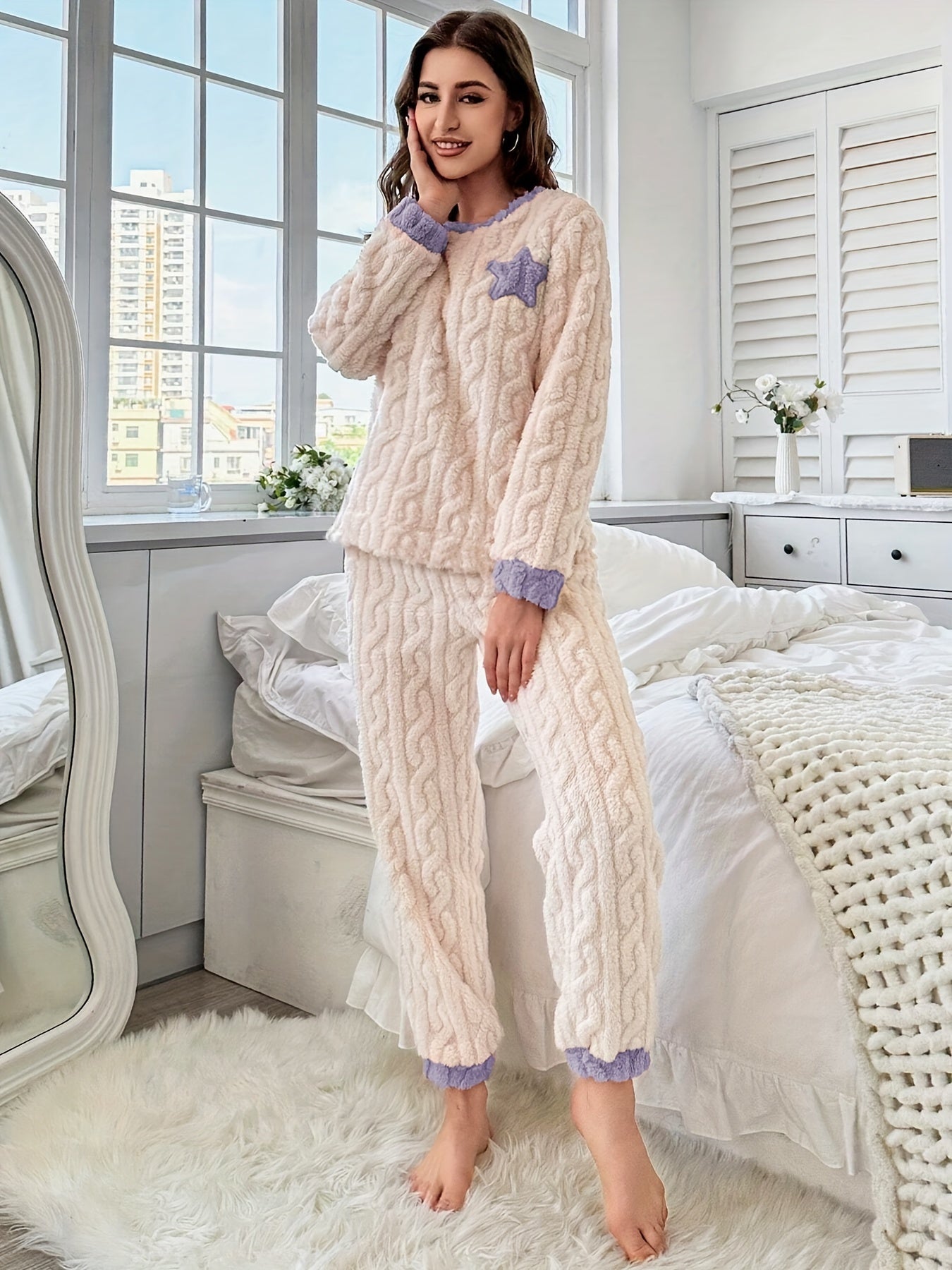 Pyjama Femme Doux en Peluche Tressée Bicolore Étoile Appliquée Manches Longues