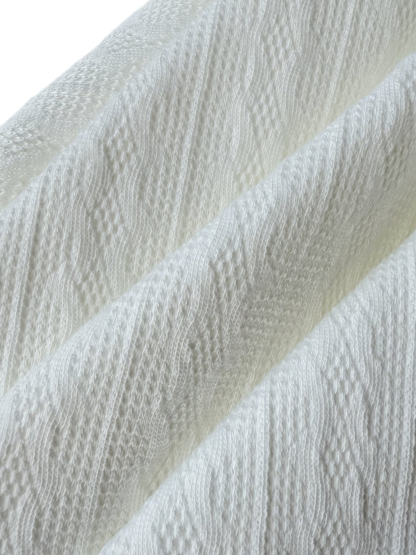 Manteau Femme court blanc avec bordures imitation fourrure douces et fermeture à brandebourg