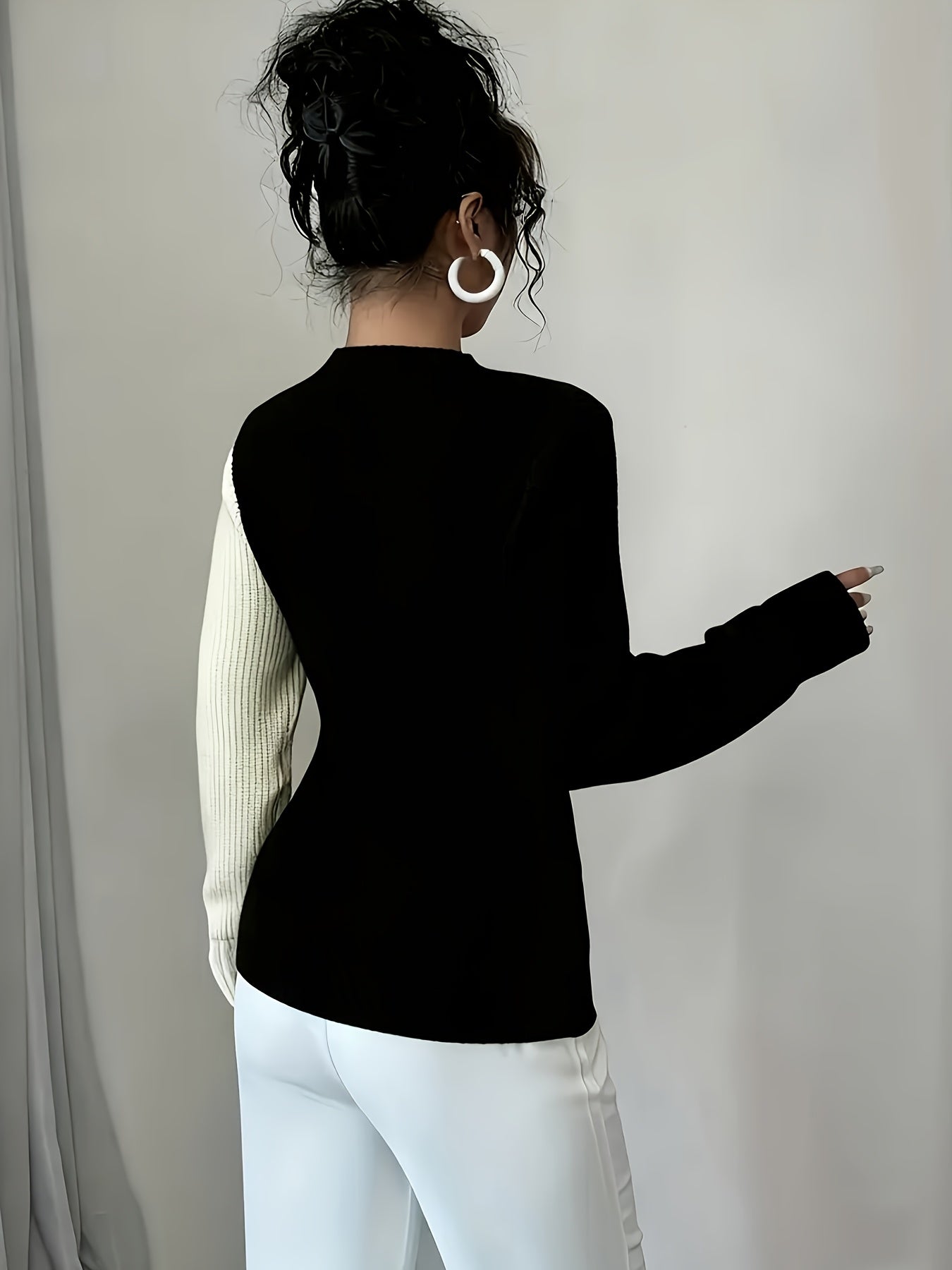 Pull femme bicolore côtelé à motif cœur, col montant, manches longues