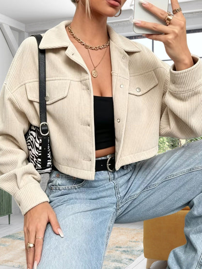 Veste courte côtelée femme, col chemise, boutonnée, poches à rabat, manches longues