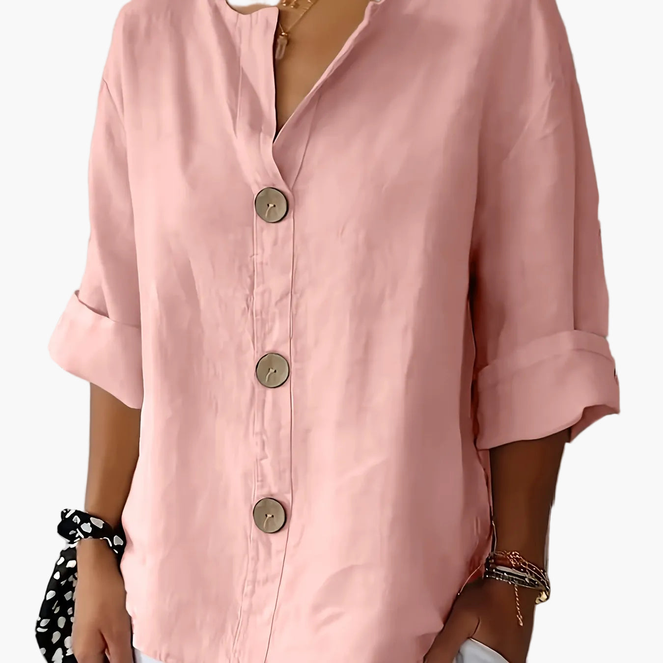Afslappet damebluse med knapper i elegant og alsidig stil