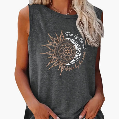 Dame top i boheme-stil med grafisk sol og måne, afslappet sommer, ung trend