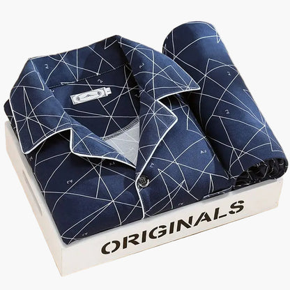 Elegant herre-pyjamas med fjerprint – Komfortabelt sæt til nat og afslapning