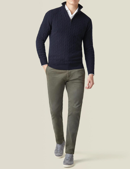 Maglione con zip intrecciato uomo elegante stile casual e professionale
