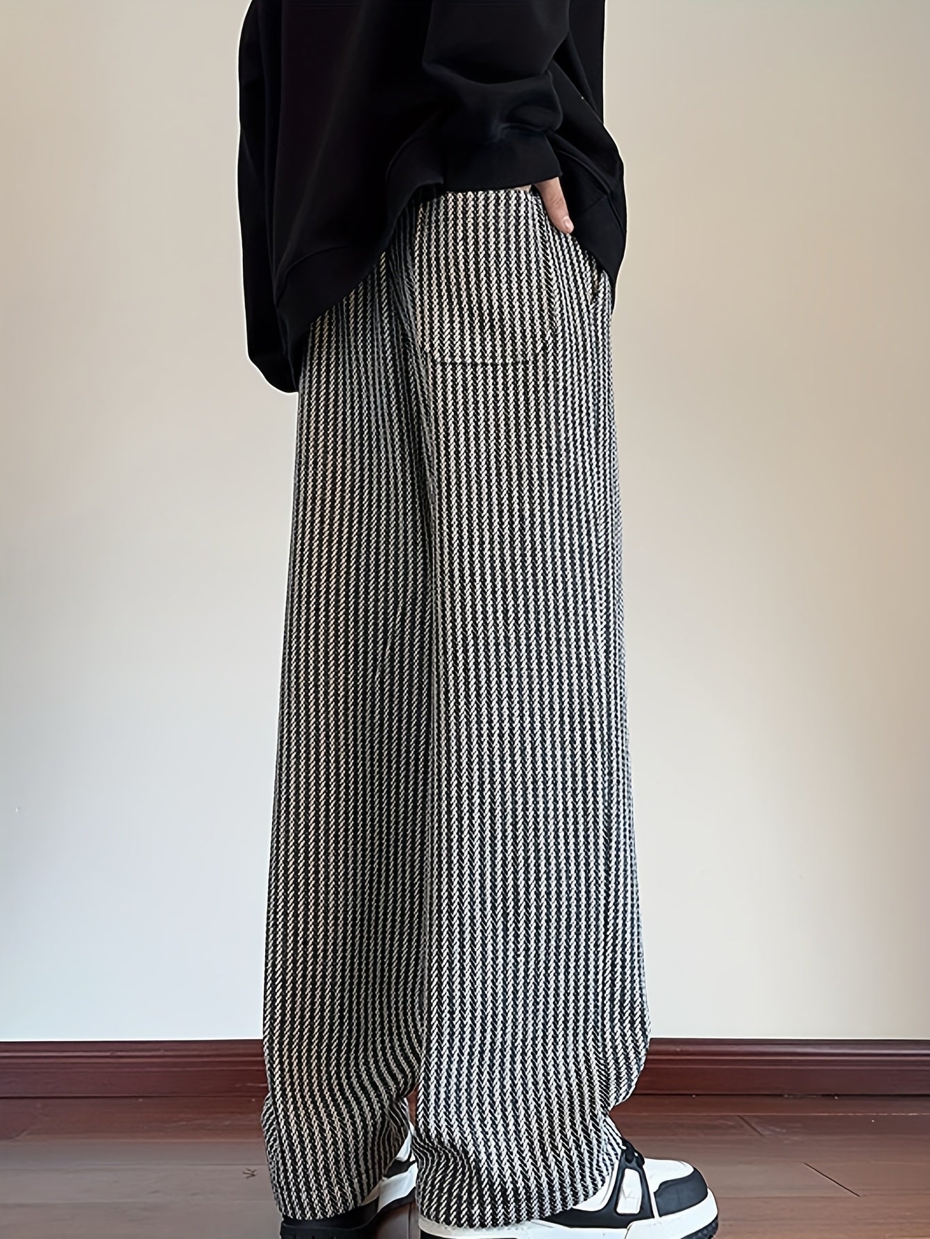 Pantalon décontracté à jambes droites pour homme style streetwear avec motif chevrons