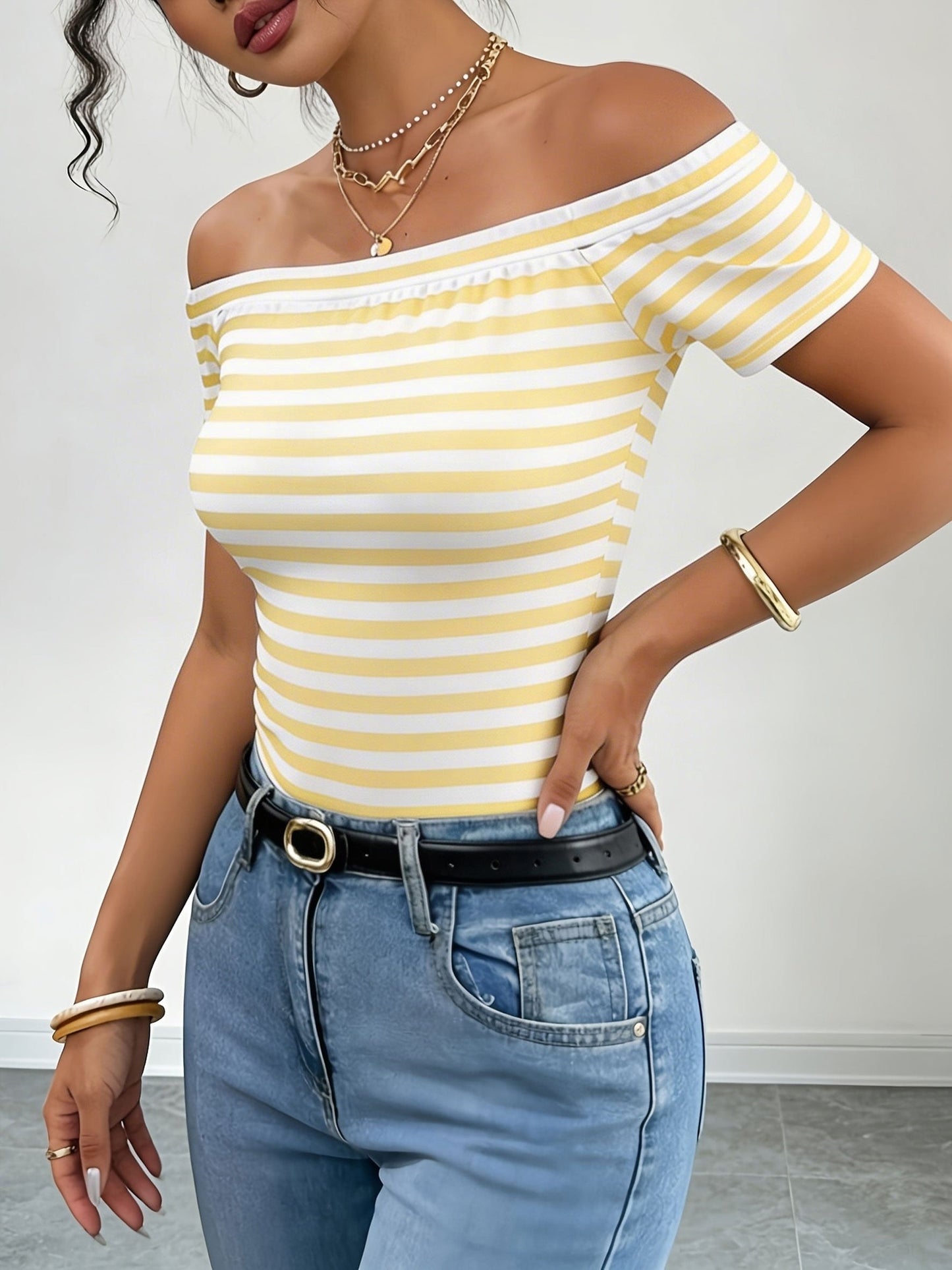 Damentop mit schulterfreiem Bardot-Ausschnitt und Streifen – elegant und modern für lässige oder schicke Looks  