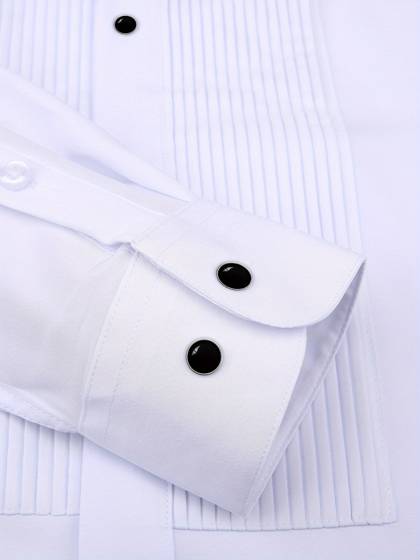 Chemise habillée homme blanche avec plastron plissé et boutons noirs