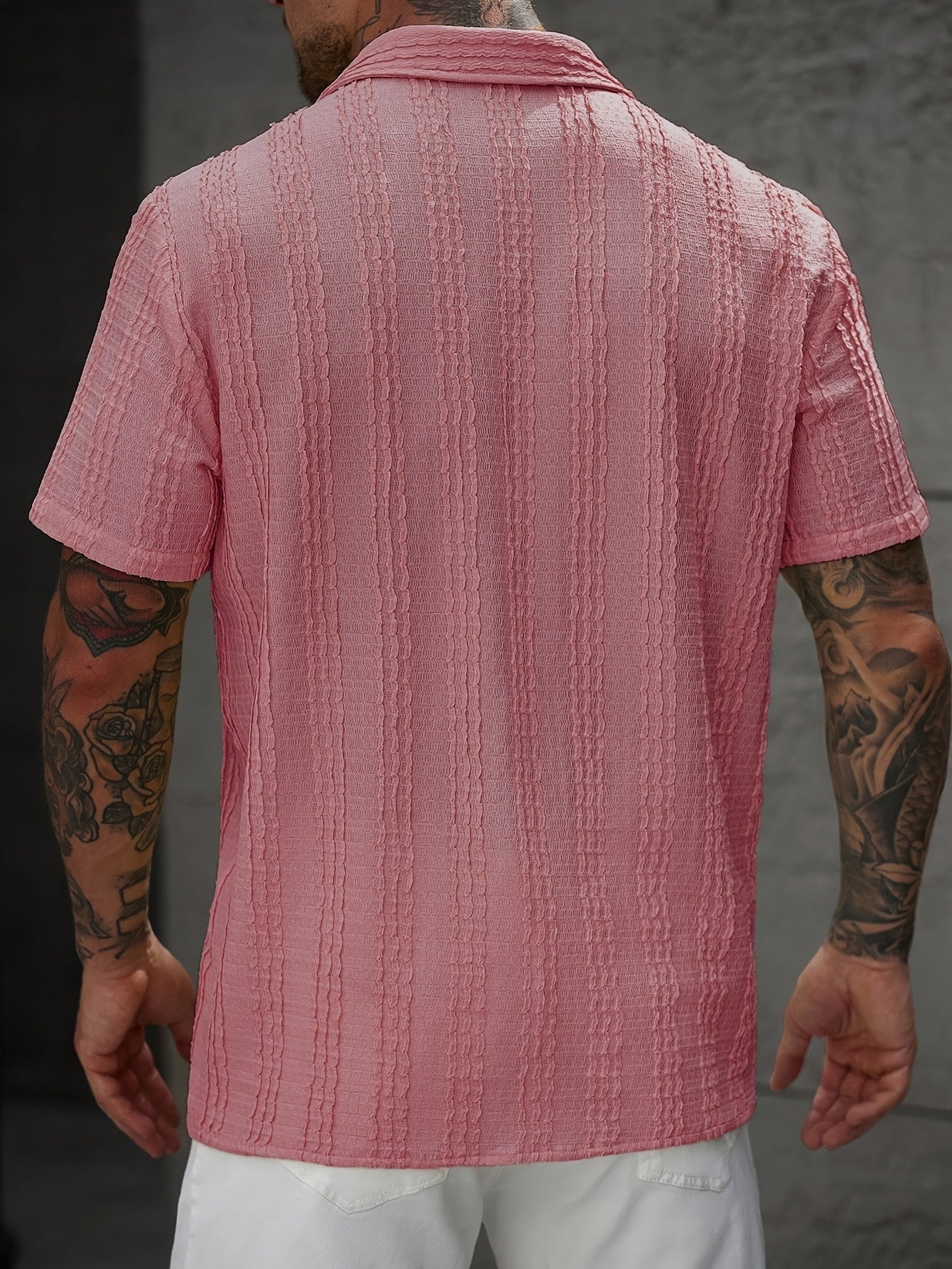 Chemise décontractée à rayures ondulées pour homme – Style estival tendance, idéale pour les sorties et les week-ends